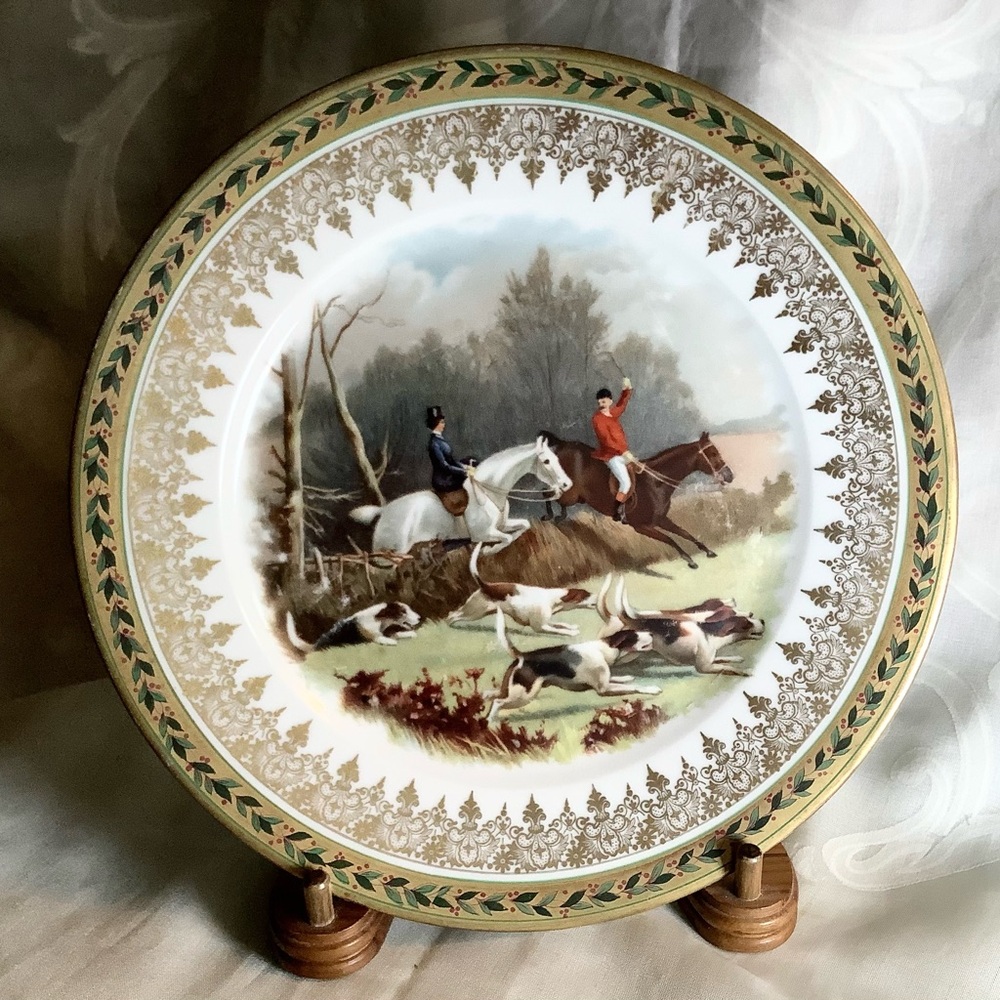 Vintage Imperial Crown China Austria Holly Berry Fox Hunt Plate 8.3”